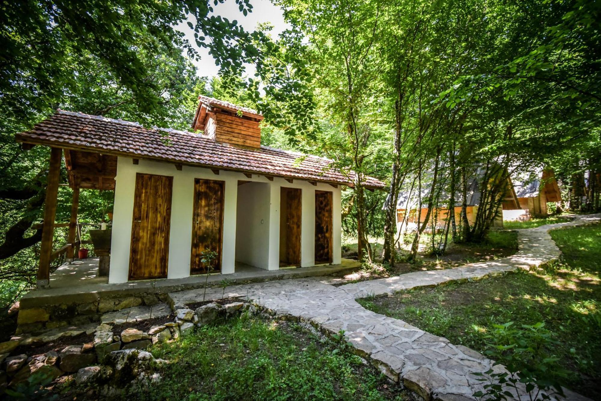 Camp Divlja Rijeka Hotel Hum Eksteriør billede