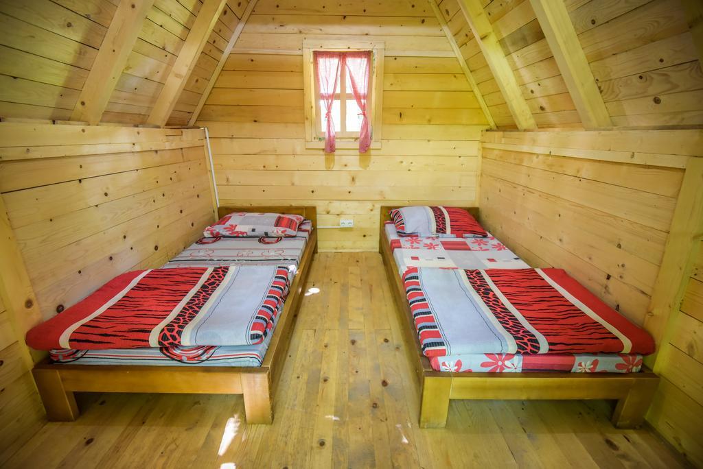 Camp Divlja Rijeka Hotel Hum Eksteriør billede