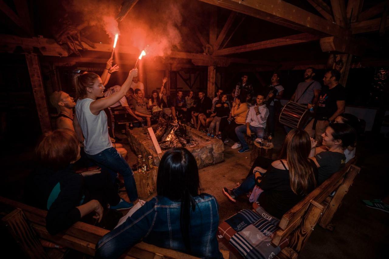 Camp Divlja Rijeka Hotel Hum Eksteriør billede