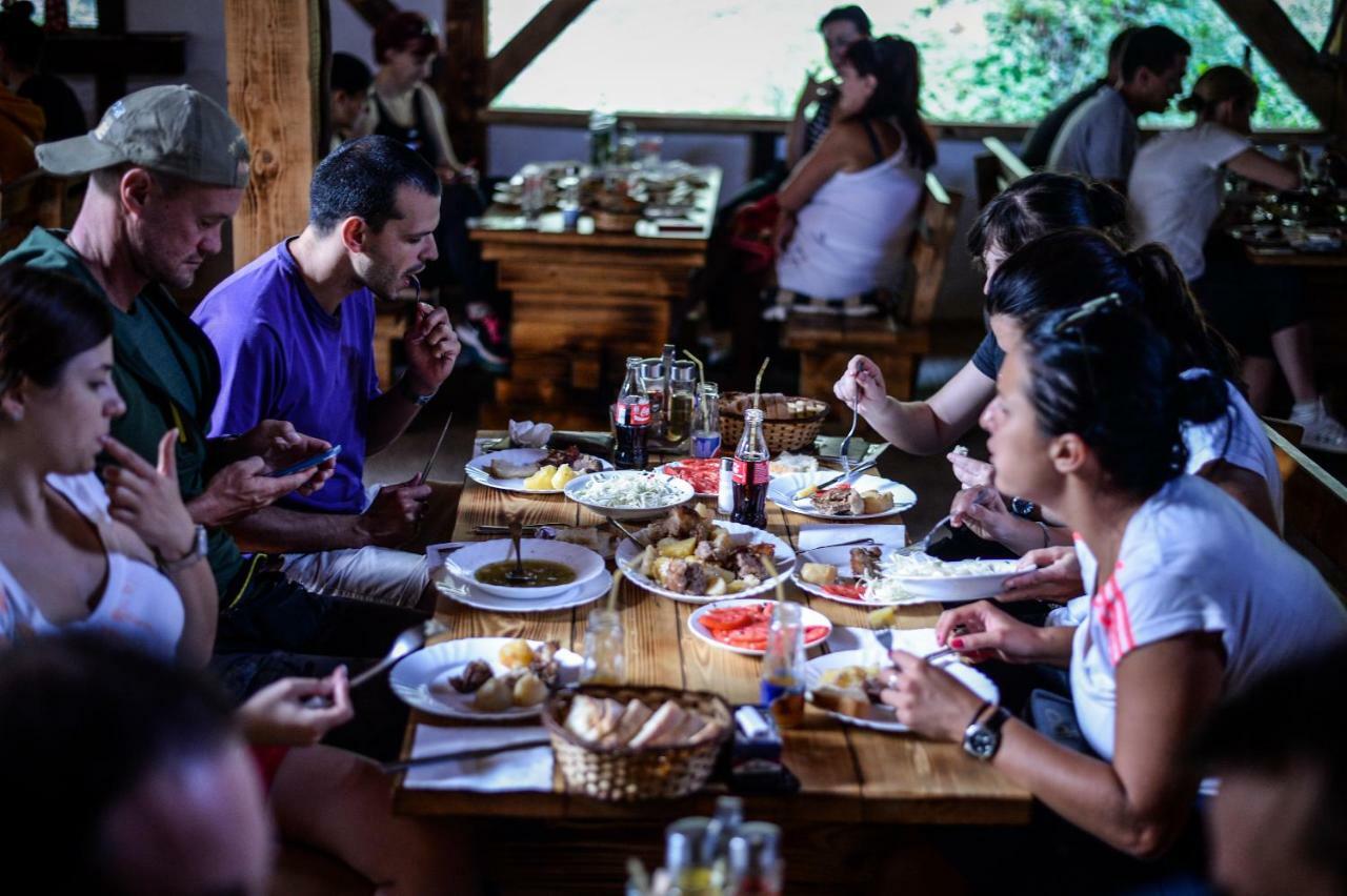 Camp Divlja Rijeka Hotel Hum Eksteriør billede